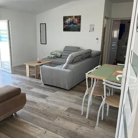 Elena Apartment *
