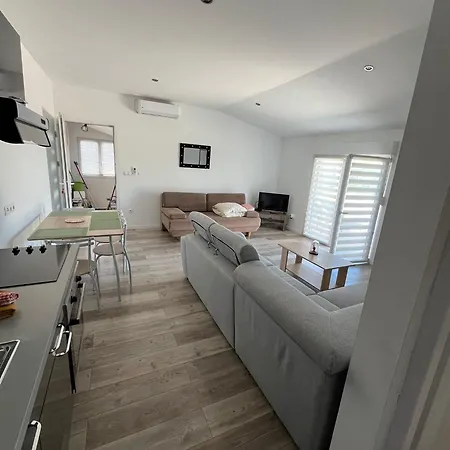Elena Apartment